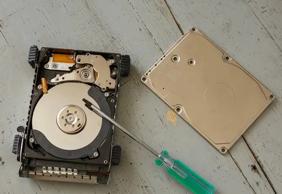 什么是物理破壞硬盤銷毀方式，有哪些常見的具體操作？